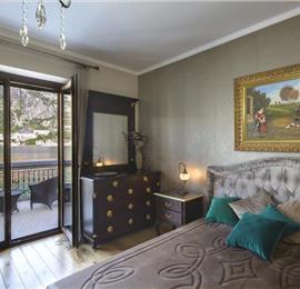 5 bedroom bayside villa with pool near Kotor, sleeps 12
